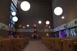 Blick in die Anstaltskirche zum Altar