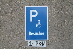 Schild Behindertenparkplatz